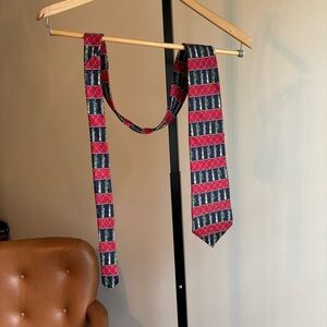 Vintage Tommy Hilfiger Red Green and Navy Golf Geometric Tie